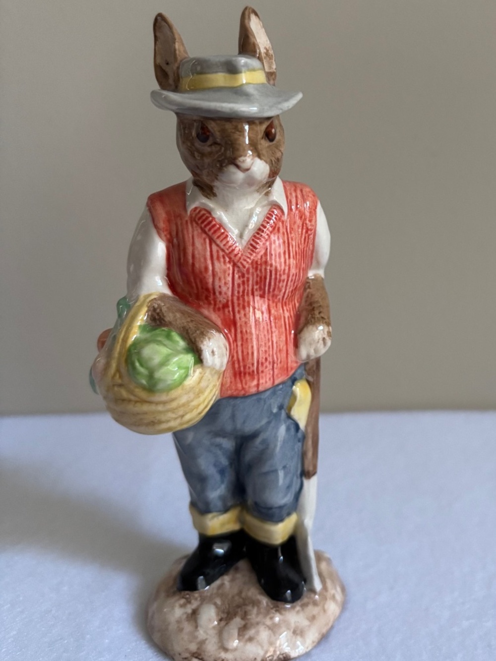 Beswick Gardener Rabbit, ECF3, 6"